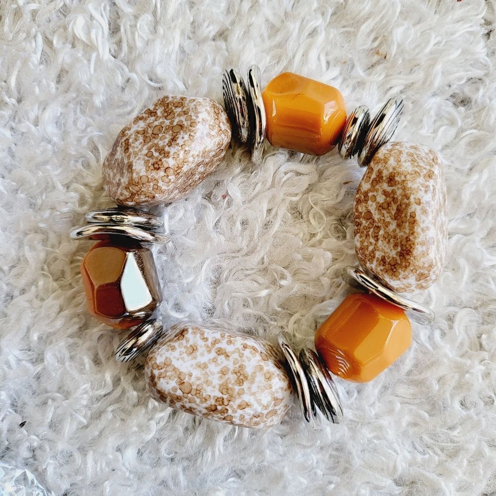 New in Package beautiful stretch lightweight bead bracelet